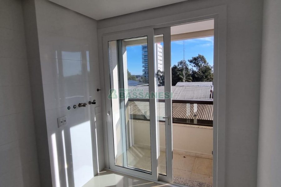 Apartamento com 174m², 3 dormitórios, 3 vagas, no bairro Universitário em Caxias do Sul para Comprar