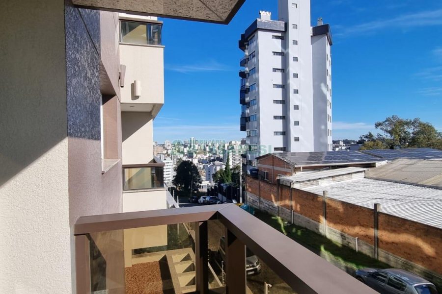 Apartamento com 174m², 3 dormitórios, 3 vagas, no bairro Universitário em Caxias do Sul para Comprar