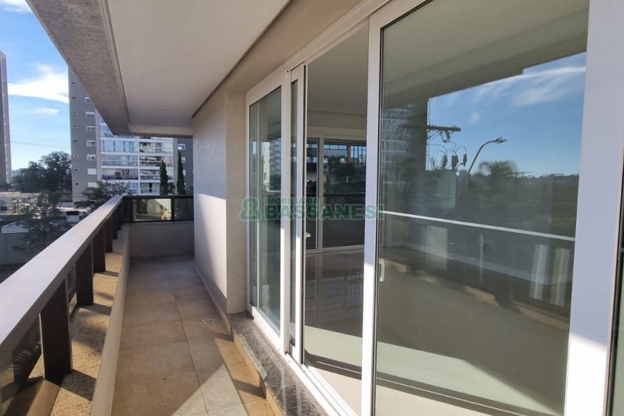 Apartamento com 174m², 3 dormitórios, 3 vagas, no bairro Universitário em Caxias do Sul para Comprar