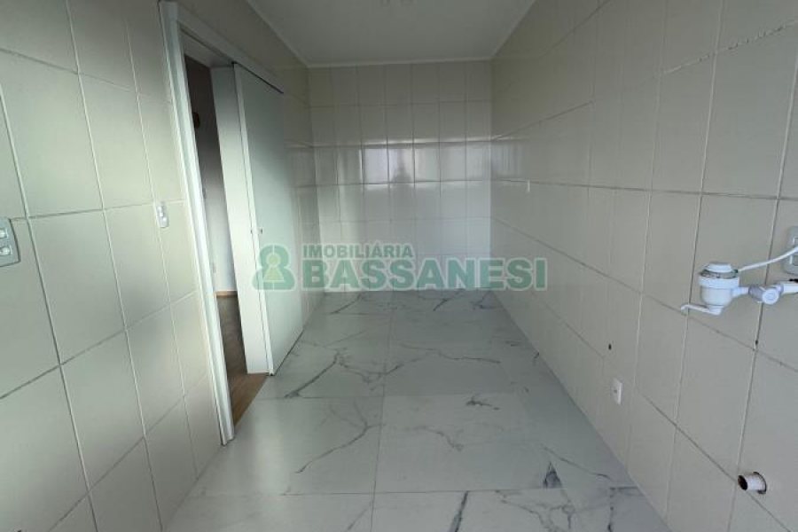 Apartamento com 68m², 2 dormitórios, 1 vaga, no bairro Lourdes em Caxias do Sul para Alugar