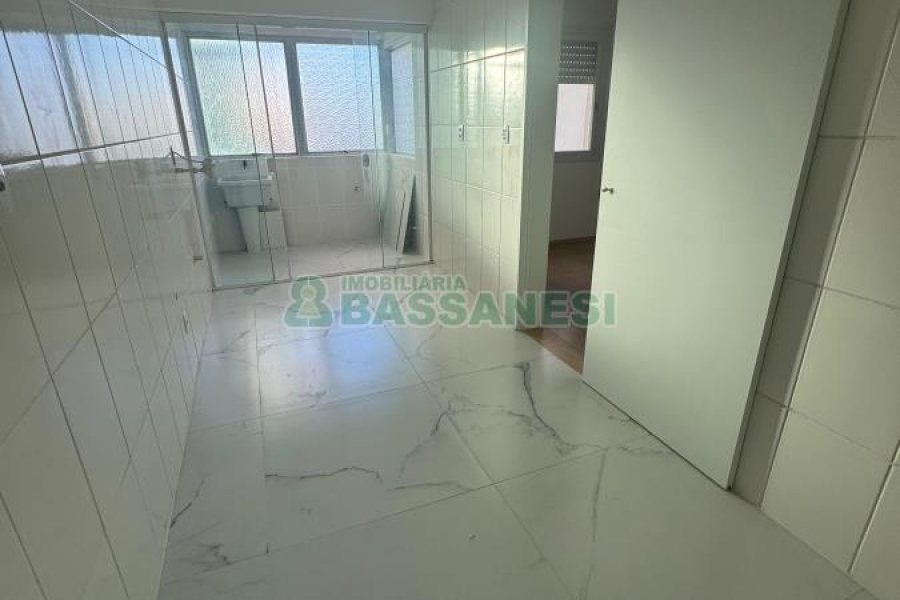 Apartamento com 68m², 2 dormitórios, 1 vaga, no bairro Lourdes em Caxias do Sul para Alugar