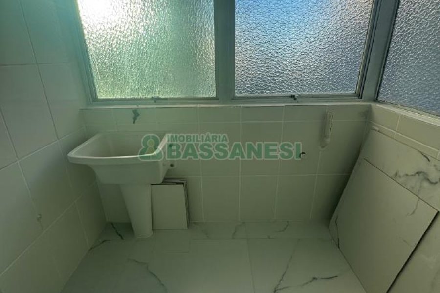 Apartamento com 68m², 2 dormitórios, 1 vaga, no bairro Lourdes em Caxias do Sul para Alugar