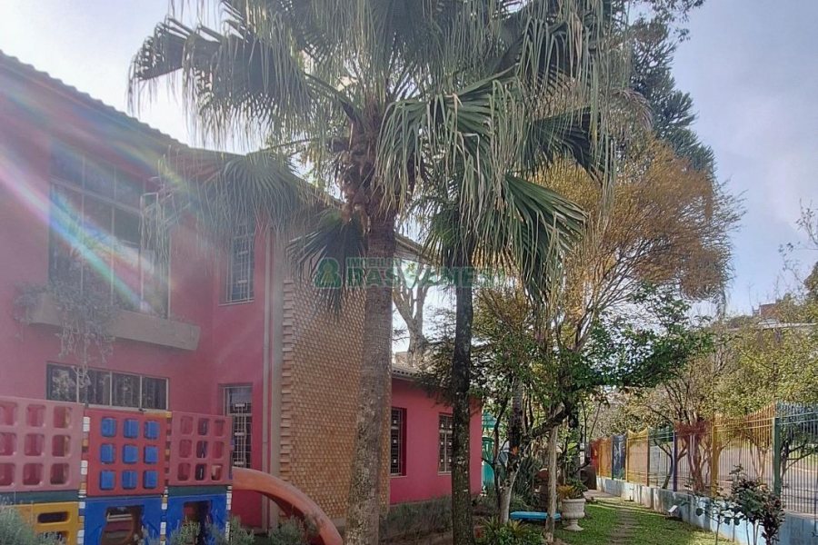 Casa com 400m², 4 dormitórios, 3 vagas, no bairro Santa Lúcia em Caxias do Sul para Comprar