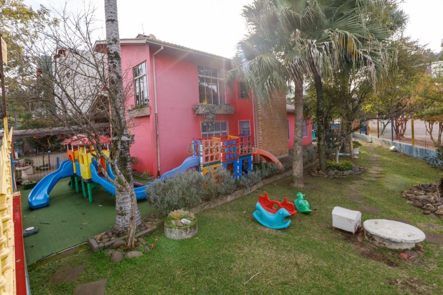 Casa com 400m², 4 dormitórios, 3 vagas, no bairro Santa Lúcia em Caxias do Sul para Comprar