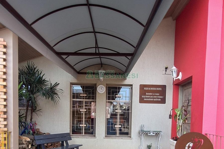 Casa com 400m², 4 dormitórios, 3 vagas, no bairro Santa Lúcia em Caxias do Sul para Comprar