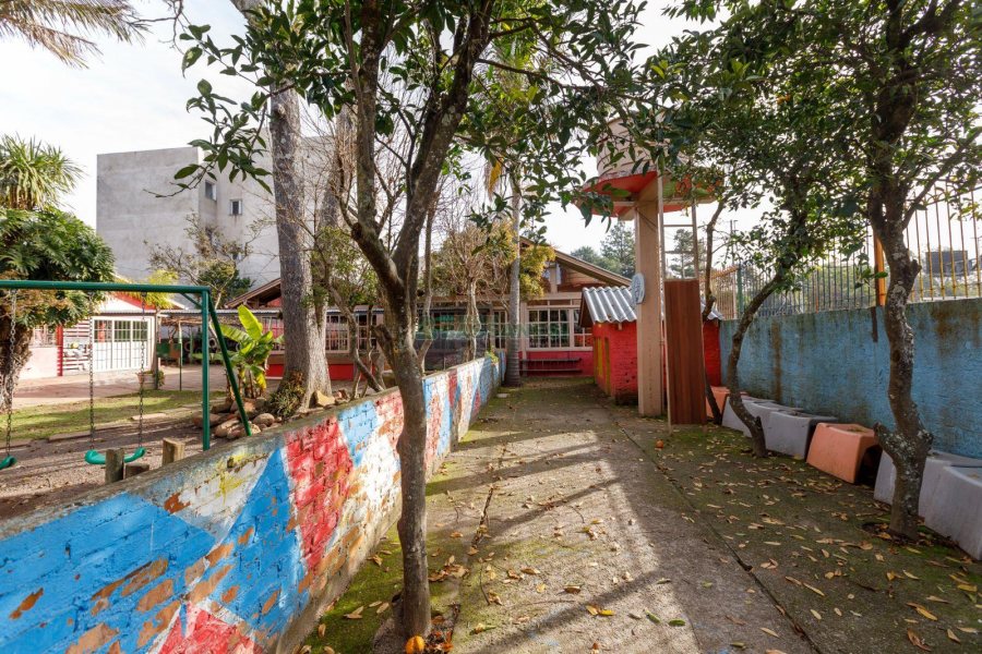 Casa com 400m², 4 dormitórios, 3 vagas, no bairro Santa Lúcia em Caxias do Sul para Comprar