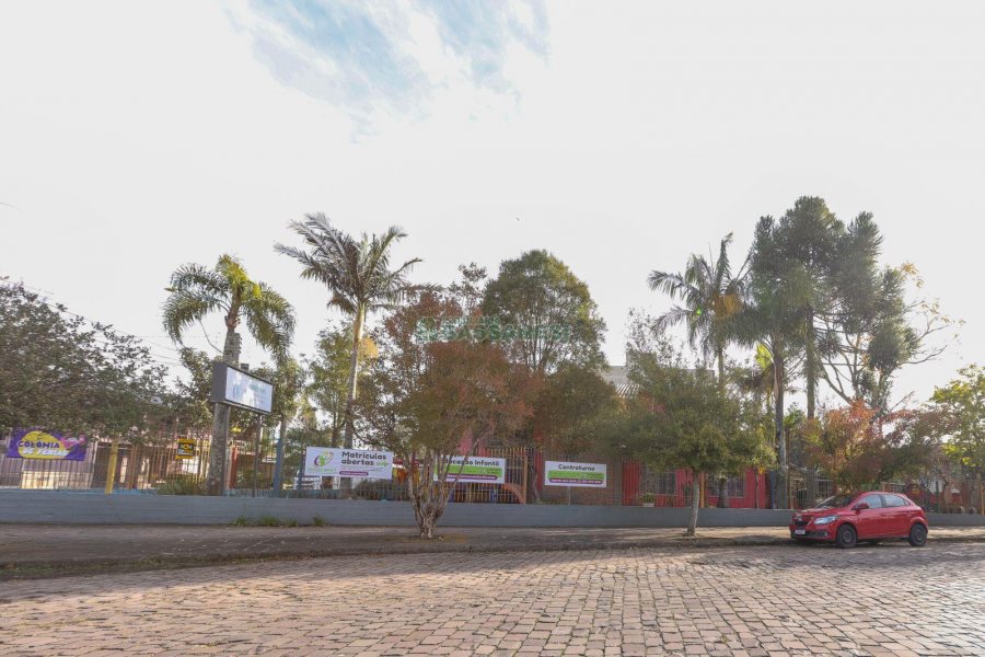 Casa com 400m², 4 dormitórios, 3 vagas, no bairro Santa Lúcia em Caxias do Sul para Comprar