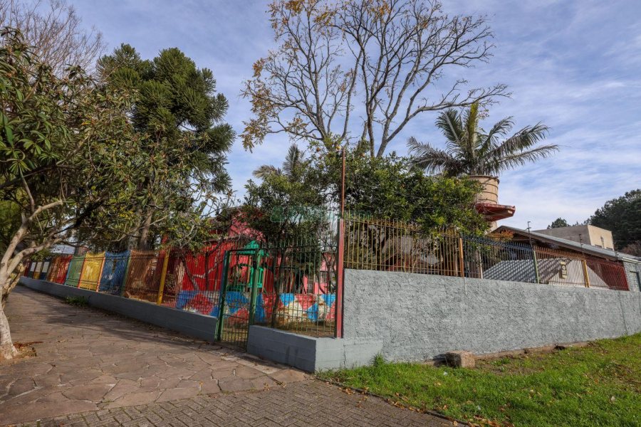 Casa com 400m², 4 dormitórios, 3 vagas, no bairro Santa Lúcia em Caxias do Sul para Comprar