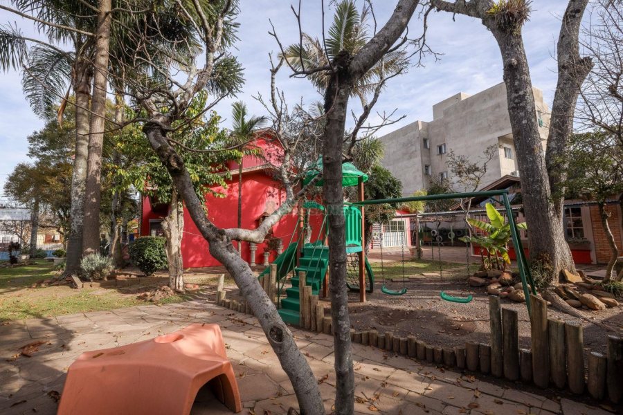 Casa com 400m², 4 dormitórios, 3 vagas, no bairro Santa Lúcia em Caxias do Sul para Comprar