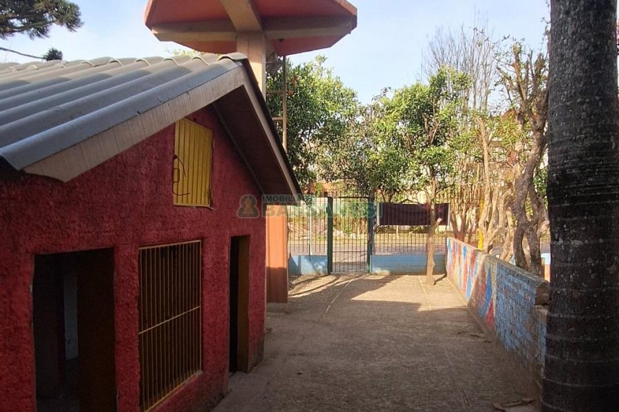 Casa com 400m², 4 dormitórios, 3 vagas, no bairro Santa Lúcia em Caxias do Sul para Comprar