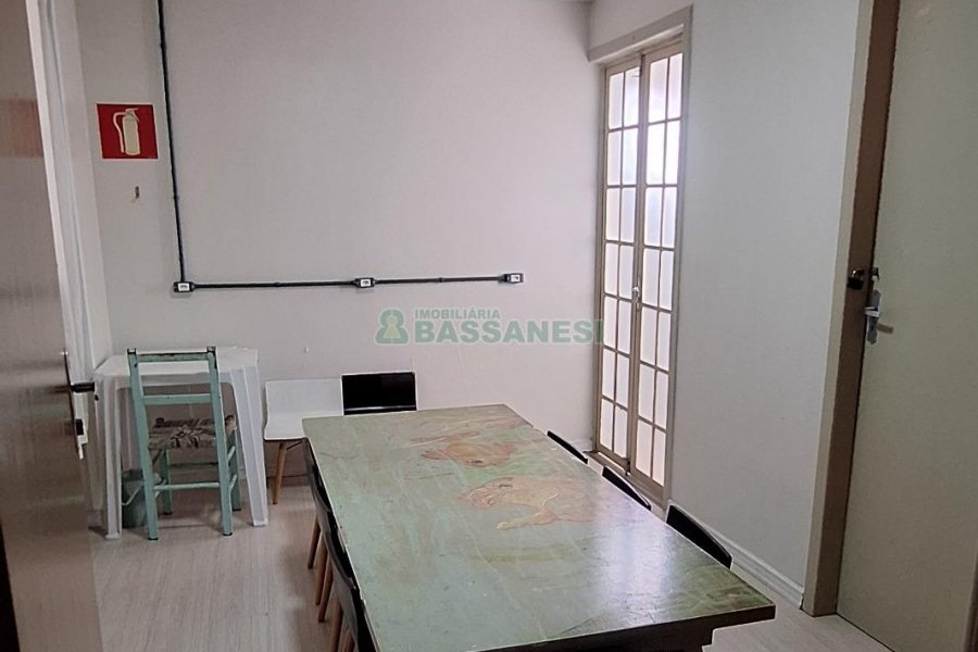 Casa com 400m², 4 dormitórios, 3 vagas, no bairro Santa Lúcia em Caxias do Sul para Comprar