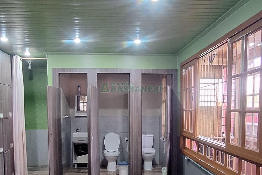 Casa com 400m², 4 dormitórios, 3 vagas, no bairro Santa Lúcia em Caxias do Sul para Comprar