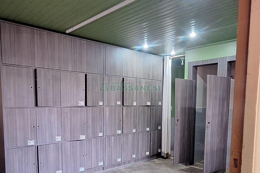 Casa com 400m², 4 dormitórios, 3 vagas, no bairro Santa Lúcia em Caxias do Sul para Comprar