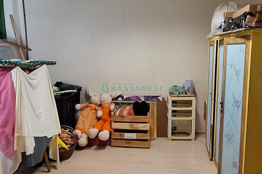 Casa com 400m², 4 dormitórios, 3 vagas, no bairro Santa Lúcia em Caxias do Sul para Comprar