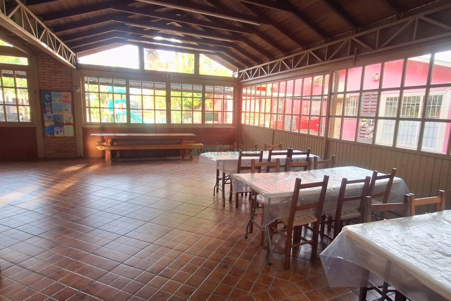 Casa com 400m², 4 dormitórios, 3 vagas, no bairro Santa Lúcia em Caxias do Sul para Comprar