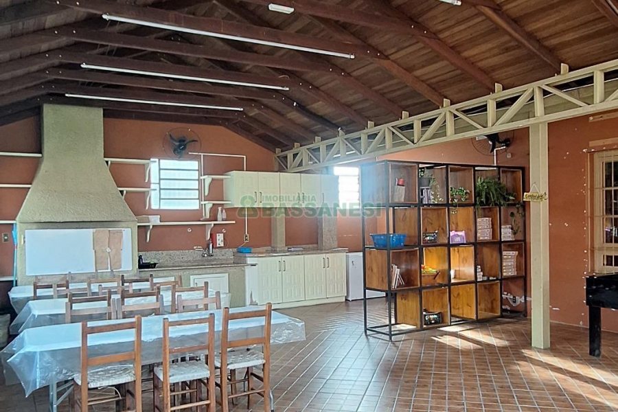 Casa com 400m², 4 dormitórios, 3 vagas, no bairro Santa Lúcia em Caxias do Sul para Comprar