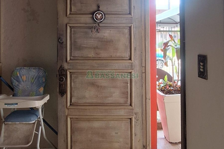 Casa com 400m², 4 dormitórios, 3 vagas, no bairro Santa Lúcia em Caxias do Sul para Comprar