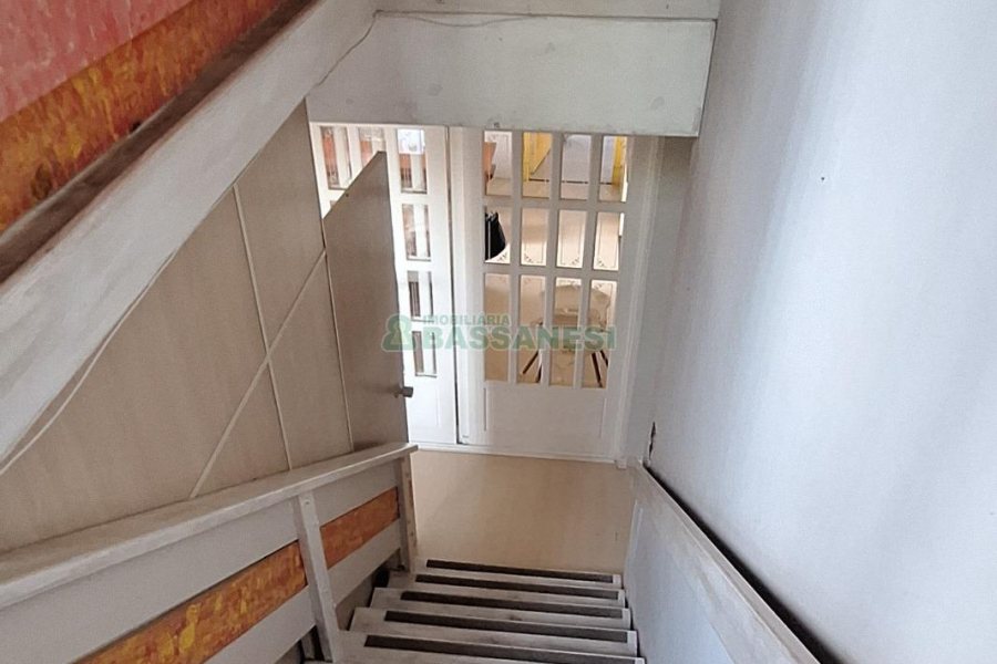 Casa com 400m², 4 dormitórios, 3 vagas, no bairro Santa Lúcia em Caxias do Sul para Comprar