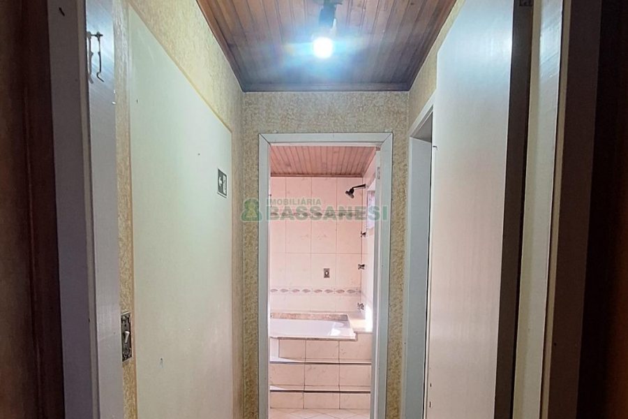 Casa com 400m², 4 dormitórios, 3 vagas, no bairro Santa Lúcia em Caxias do Sul para Comprar
