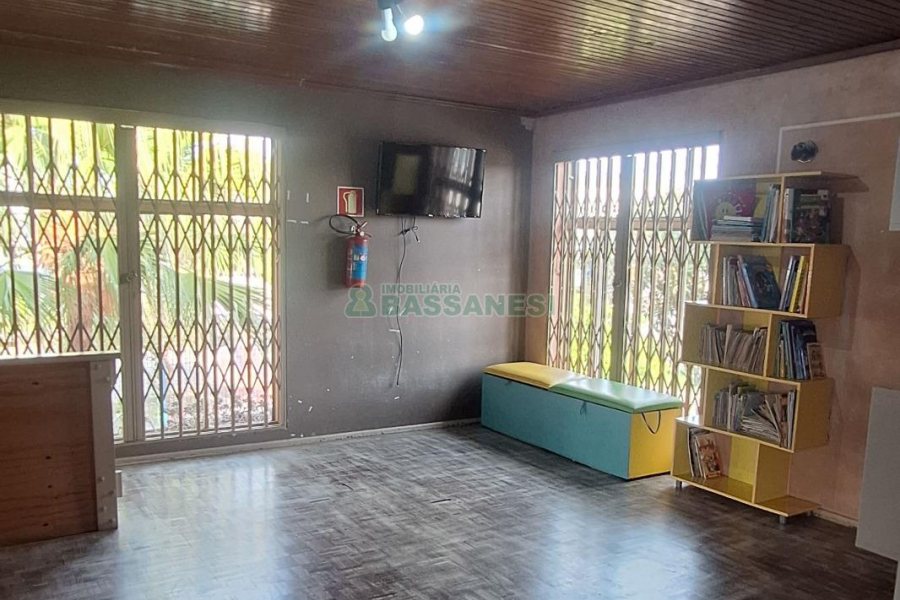 Casa com 400m², 4 dormitórios, 3 vagas, no bairro Santa Lúcia em Caxias do Sul para Comprar