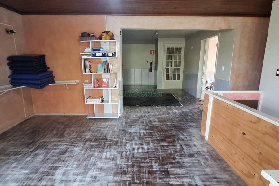 Casa com 400m², 4 dormitórios, 3 vagas, no bairro Santa Lúcia em Caxias do Sul para Comprar