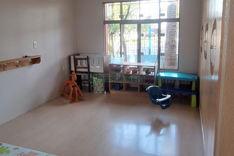 Casa com 400m², 4 dormitórios, 3 vagas, no bairro Santa Lúcia em Caxias do Sul para Comprar