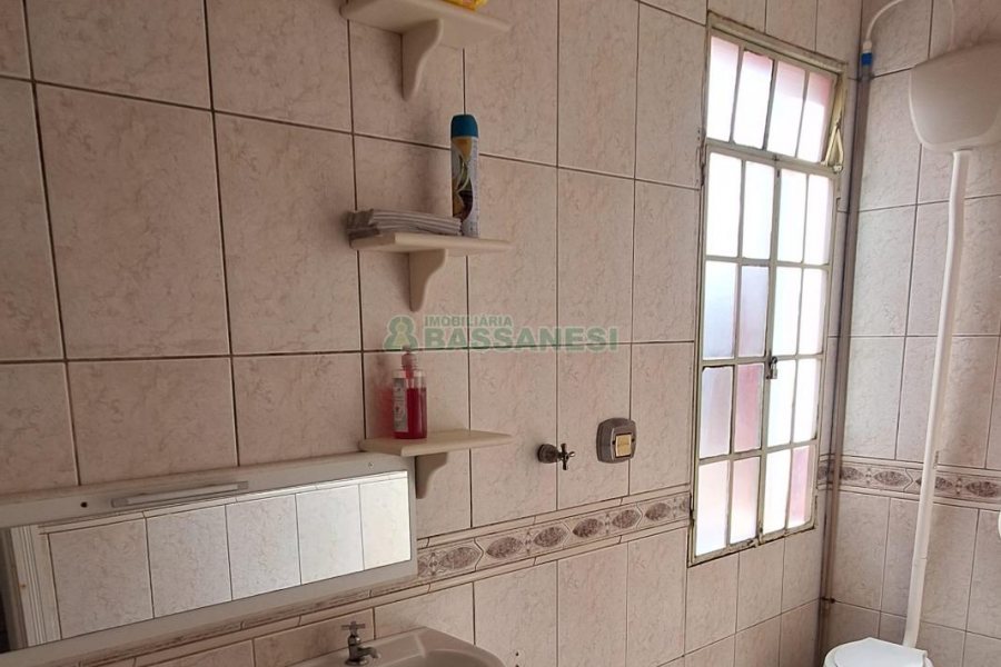 Casa com 400m², 4 dormitórios, 3 vagas, no bairro Santa Lúcia em Caxias do Sul para Comprar