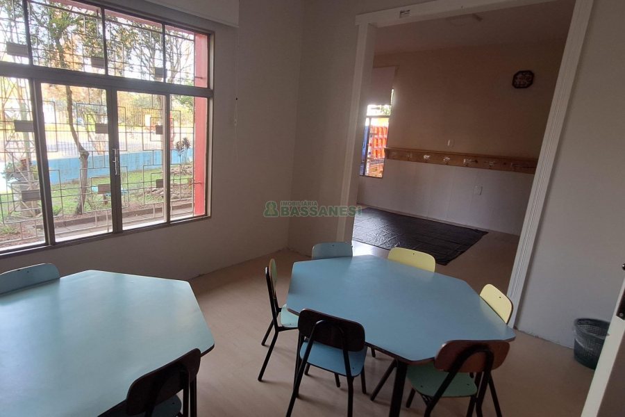 Casa com 400m², 4 dormitórios, 3 vagas, no bairro Santa Lúcia em Caxias do Sul para Comprar