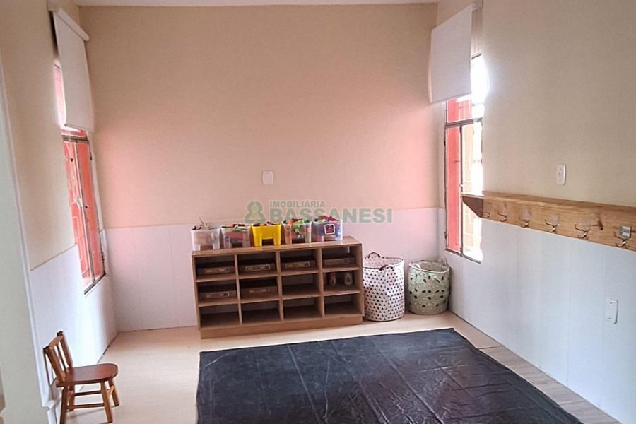 Casa com 400m², 4 dormitórios, 3 vagas, no bairro Santa Lúcia em Caxias do Sul para Comprar