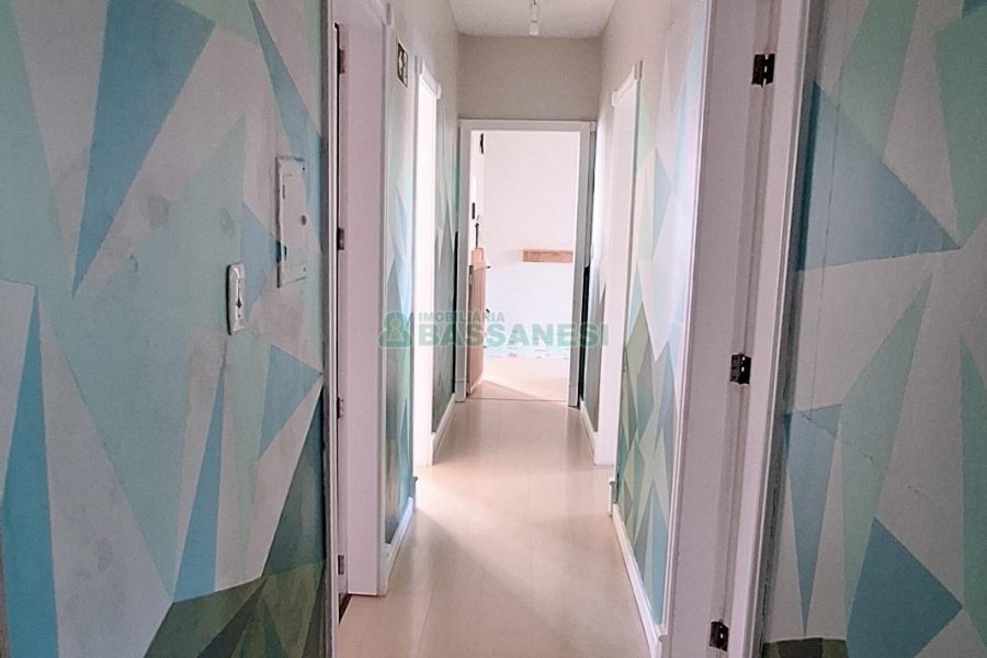 Casa com 400m², 4 dormitórios, 3 vagas, no bairro Santa Lúcia em Caxias do Sul para Comprar