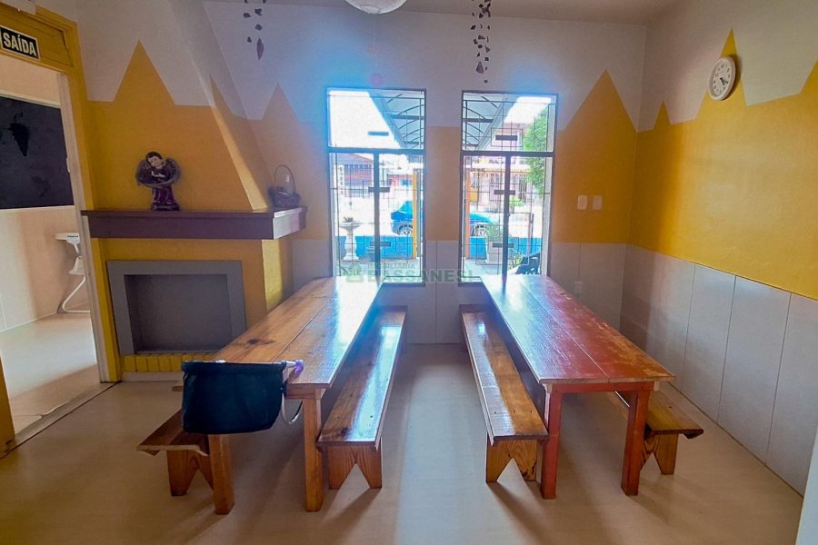 Casa com 400m², 4 dormitórios, 3 vagas, no bairro Santa Lúcia em Caxias do Sul para Comprar