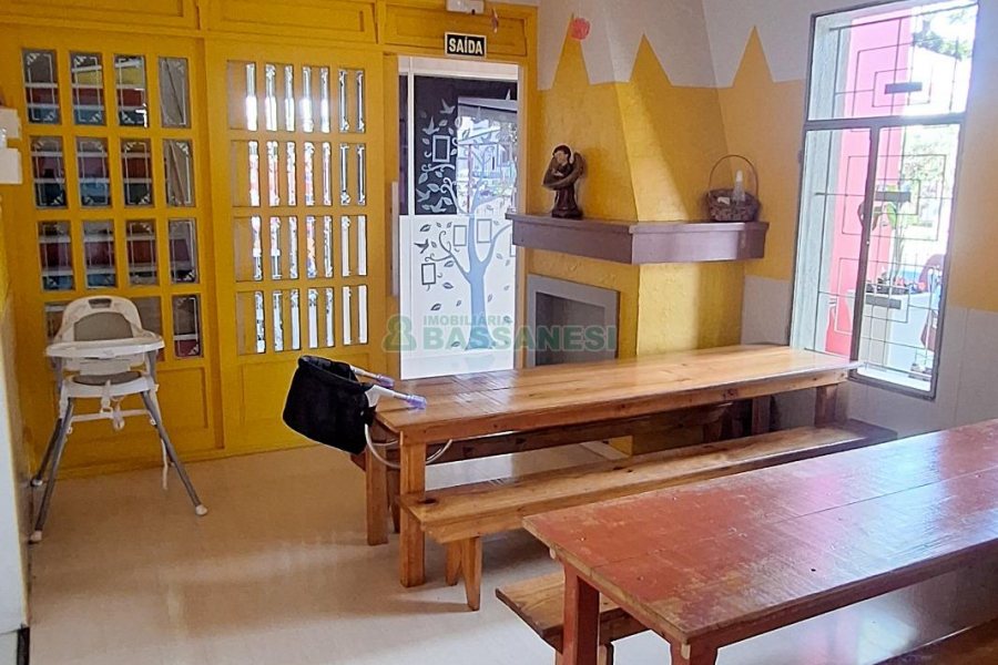 Casa com 400m², 4 dormitórios, 3 vagas, no bairro Santa Lúcia em Caxias do Sul para Comprar