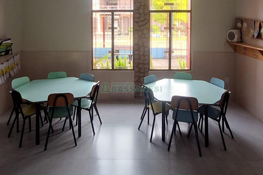 Casa com 400m², 4 dormitórios, 3 vagas, no bairro Santa Lúcia em Caxias do Sul para Comprar