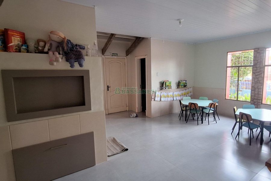 Casa com 400m², 4 dormitórios, 3 vagas, no bairro Santa Lúcia em Caxias do Sul para Comprar
