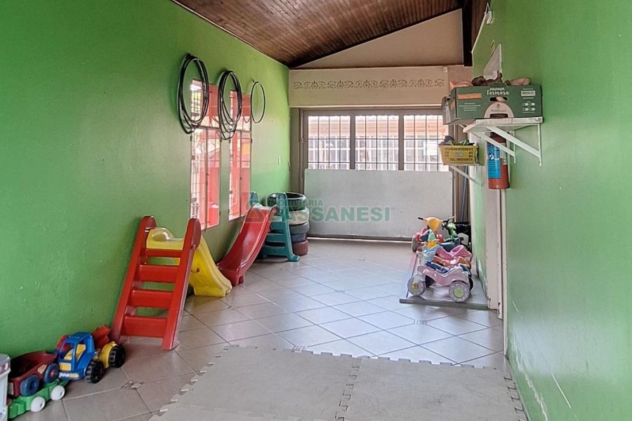 Casa com 400m², 4 dormitórios, 3 vagas, no bairro Santa Lúcia em Caxias do Sul para Comprar