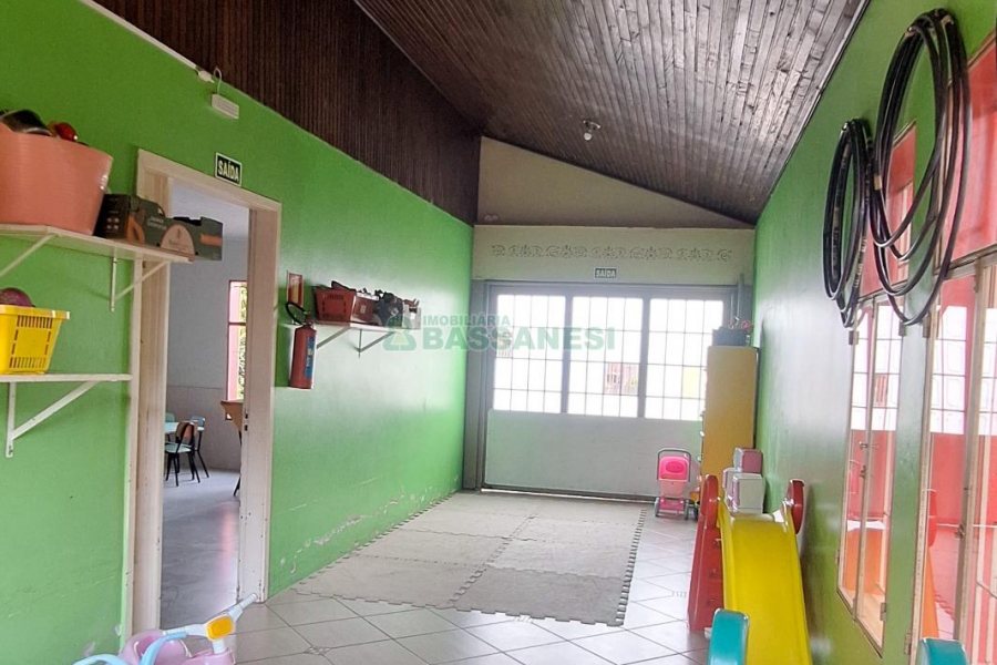 Casa com 400m², 4 dormitórios, 3 vagas, no bairro Santa Lúcia em Caxias do Sul para Comprar