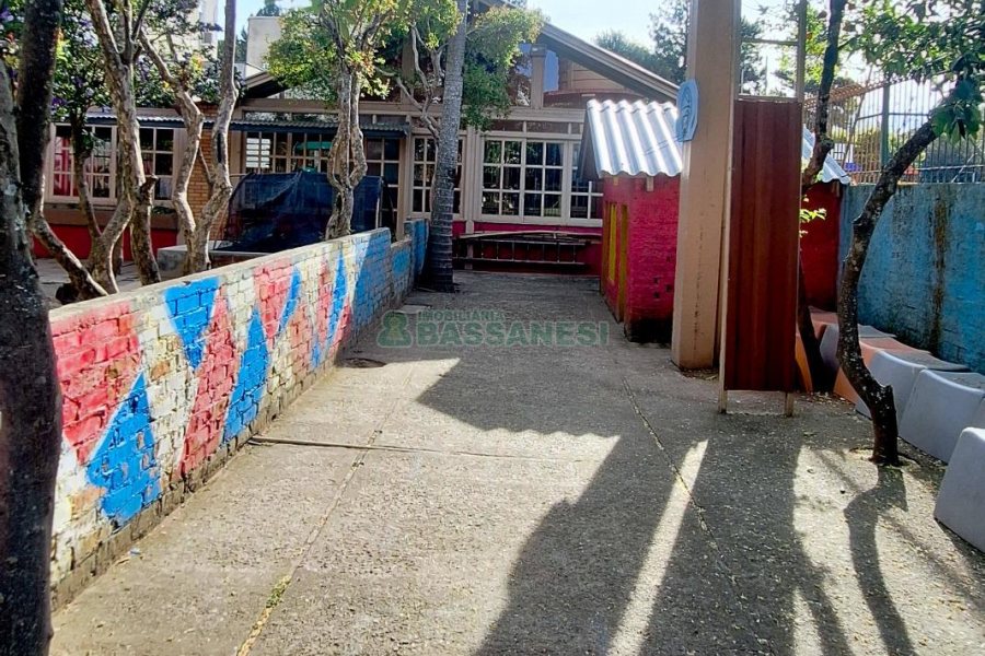 Casa com 400m², 4 dormitórios, 3 vagas, no bairro Santa Lúcia em Caxias do Sul para Comprar