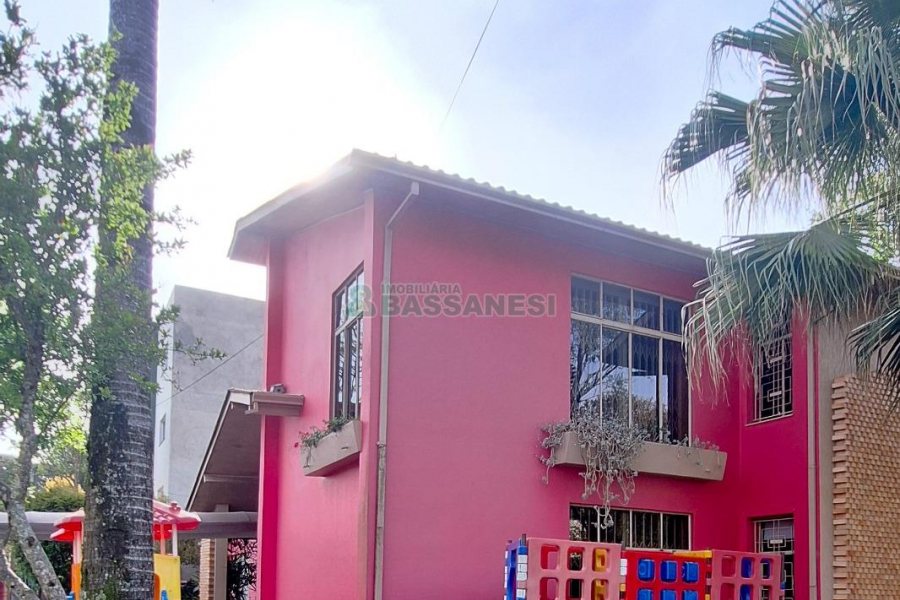 Casa com 400m², 4 dormitórios, 3 vagas, no bairro Santa Lúcia em Caxias do Sul para Comprar