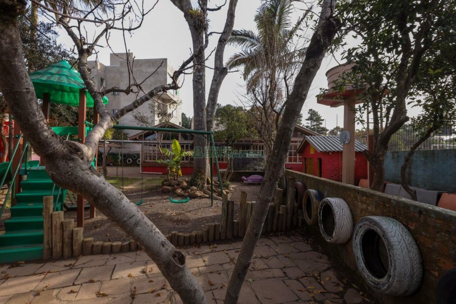 Casa com 400m², 4 dormitórios, 3 vagas, no bairro Santa Lúcia em Caxias do Sul para Comprar