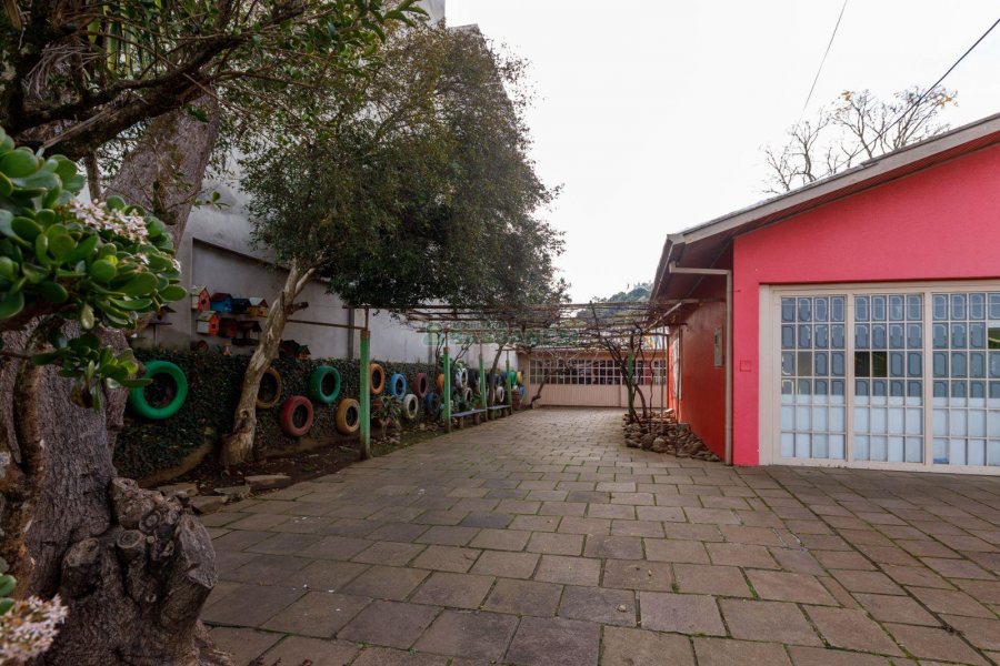 Casa com 400m², 4 dormitórios, 3 vagas, no bairro Santa Lúcia em Caxias do Sul para Comprar