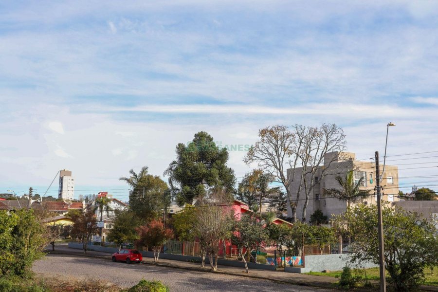 Casa com 400m², 4 dormitórios, 3 vagas, no bairro Santa Lúcia em Caxias do Sul para Comprar