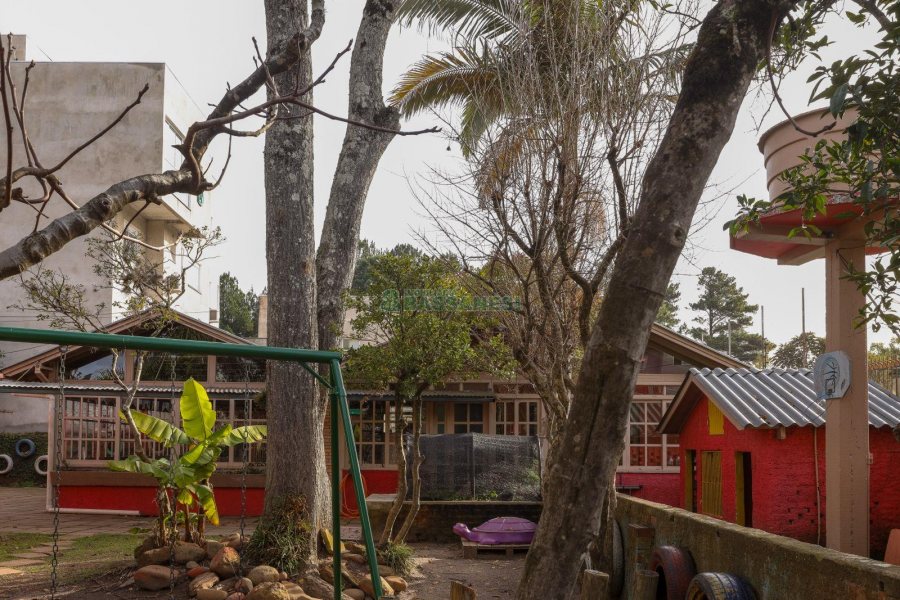 Casa com 400m², 4 dormitórios, 3 vagas, no bairro Santa Lúcia em Caxias do Sul para Comprar