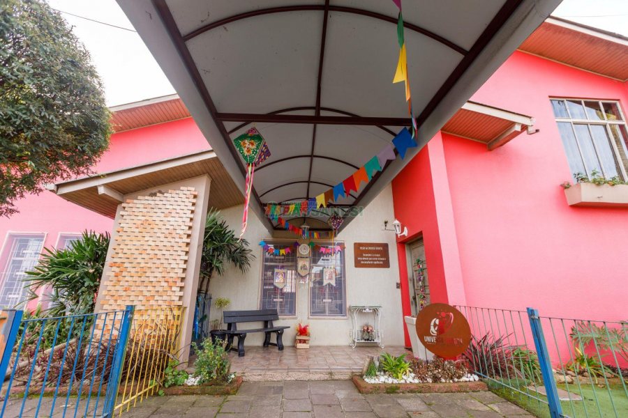 Casa com 400m², 4 dormitórios, 3 vagas, no bairro Santa Lúcia em Caxias do Sul para Comprar