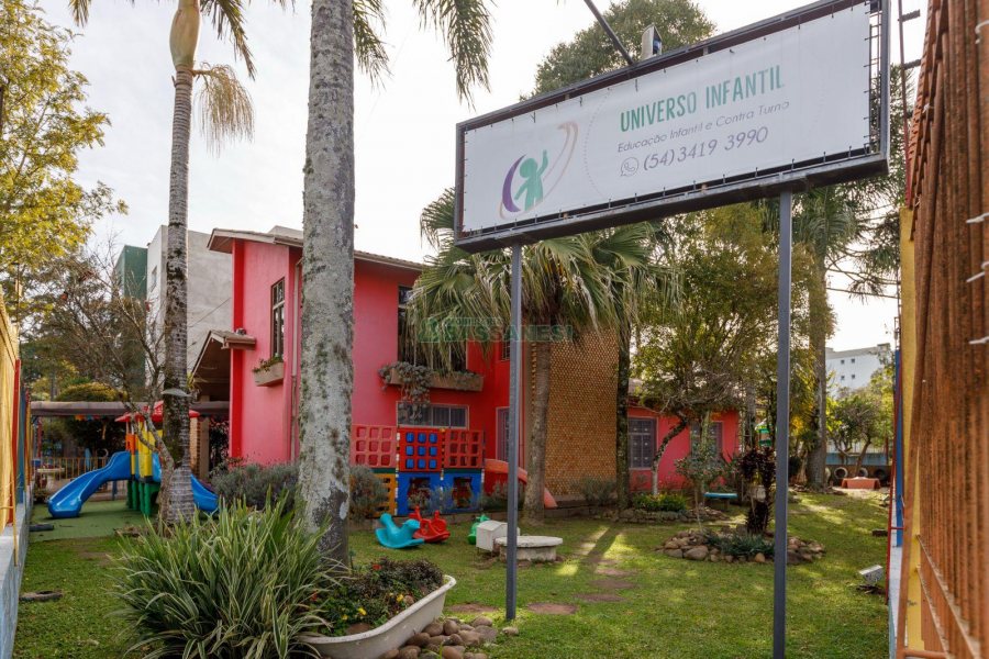 Casa com 400m², 4 dormitórios, 3 vagas, no bairro Santa Lúcia em Caxias do Sul para Comprar
