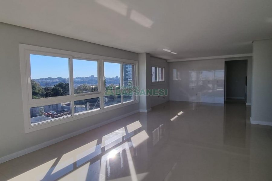 Apartamento com 168m², 3 dormitórios, 3 vagas, no bairro Universitário em Caxias do Sul para Comprar