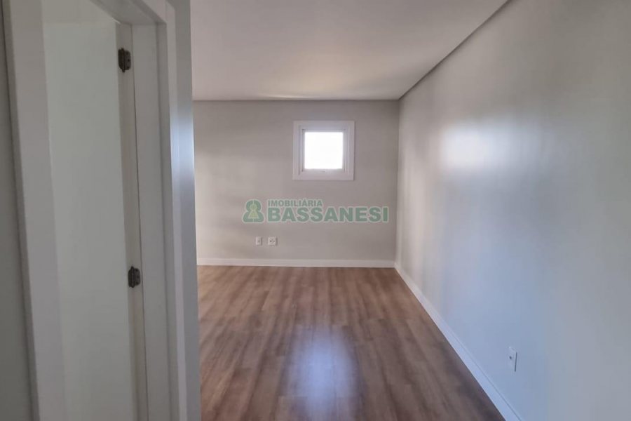 Apartamento com 168m², 3 dormitórios, 3 vagas, no bairro Universitário em Caxias do Sul para Comprar