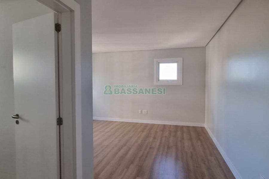 Apartamento com 168m², 3 dormitórios, 3 vagas, no bairro Universitário em Caxias do Sul para Comprar