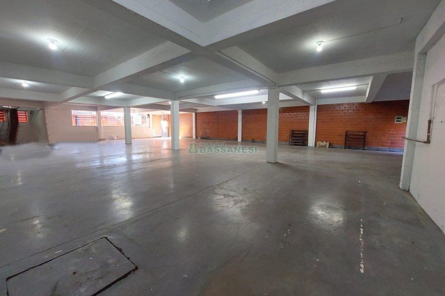 Pavilhão com 280m², no bairro Esplanada em Caxias do Sul para Alugar
