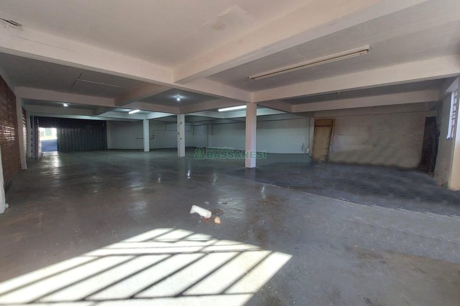 Pavilhão com 280m², no bairro Esplanada em Caxias do Sul para Alugar