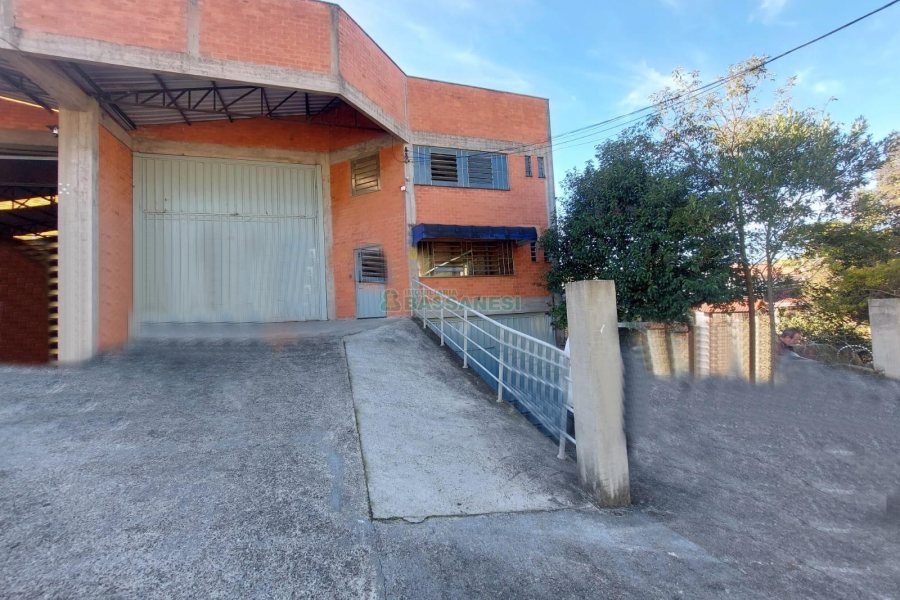 Pavilhão com 280m², no bairro Esplanada em Caxias do Sul para Alugar